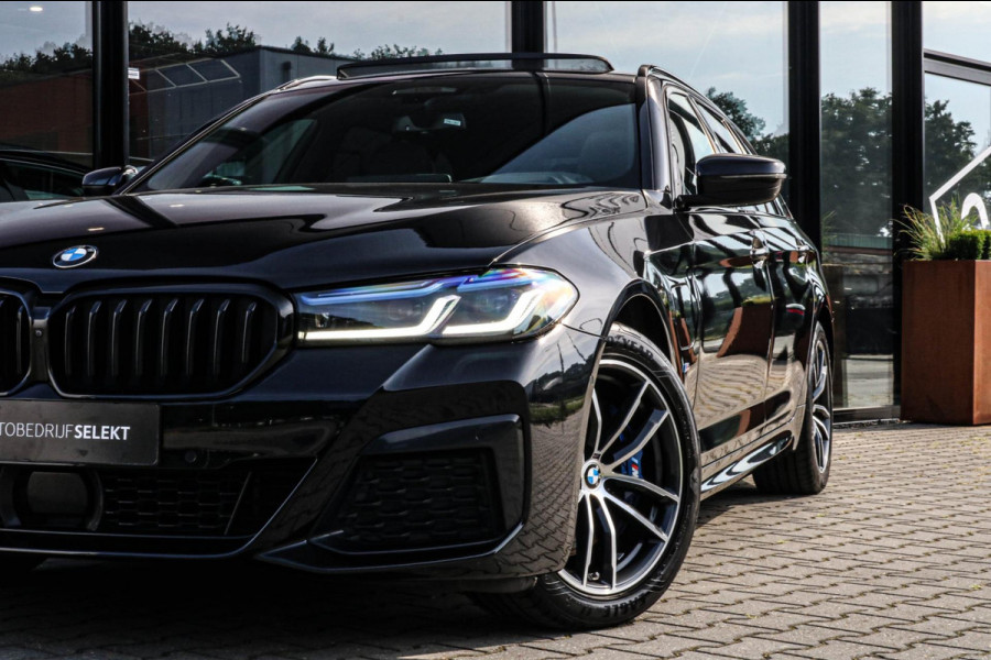 BMW 5 Serie Touring 530e xDrive M-SPORT - PANO - TREKHAAK - HARMAN - SOFTCLOSE