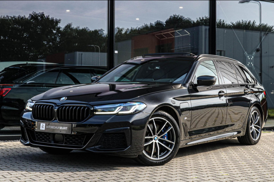 BMW 5 Serie Touring 530e xDrive M-SPORT - PANO - TREKHAAK - HARMAN - SOFTCLOSE