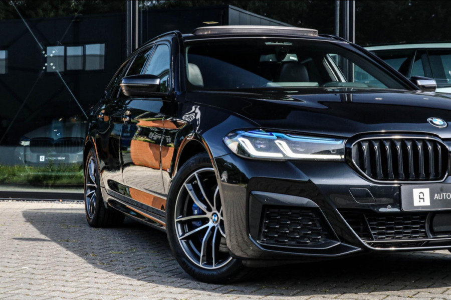 BMW 5 Serie Touring 530e xDrive M-SPORT - PANO - TREKHAAK - HARMAN - SOFTCLOSE