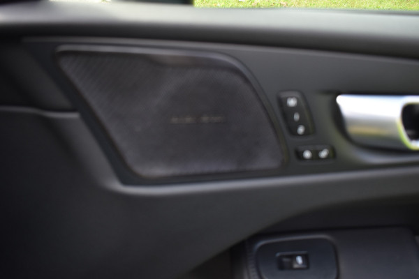 Volvo XC60 T8 455PK Plug-in hybrid AWD Ultra Dark Pano dak | Head Up Display | 360 Camera | ACC | Pilot Assist | Harman & Kardon | Key Less