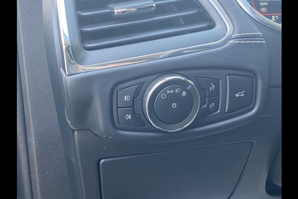 Ford S-Max 2.5 FHEV 7p Vignale 190pk | Full LED | Sony Navigatie | 7 persoons | Winterpack | Trekhaak | Massage Stoelen | Adaptieve Cruise Controle |