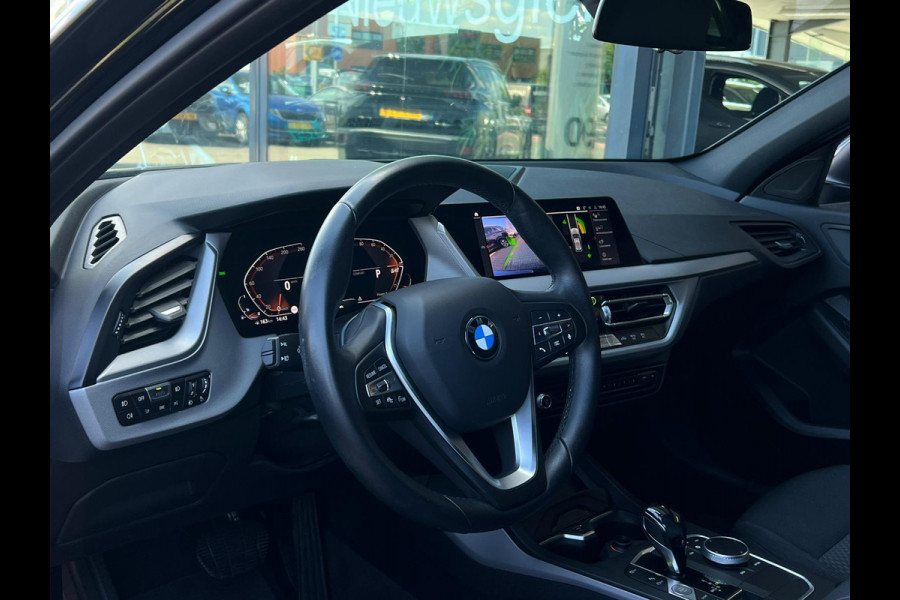 BMW 1-serie 118i Executive Edition NL AUTO | CAMERA | CARPLAY | KEYLESS | DEALER ONDERH |
