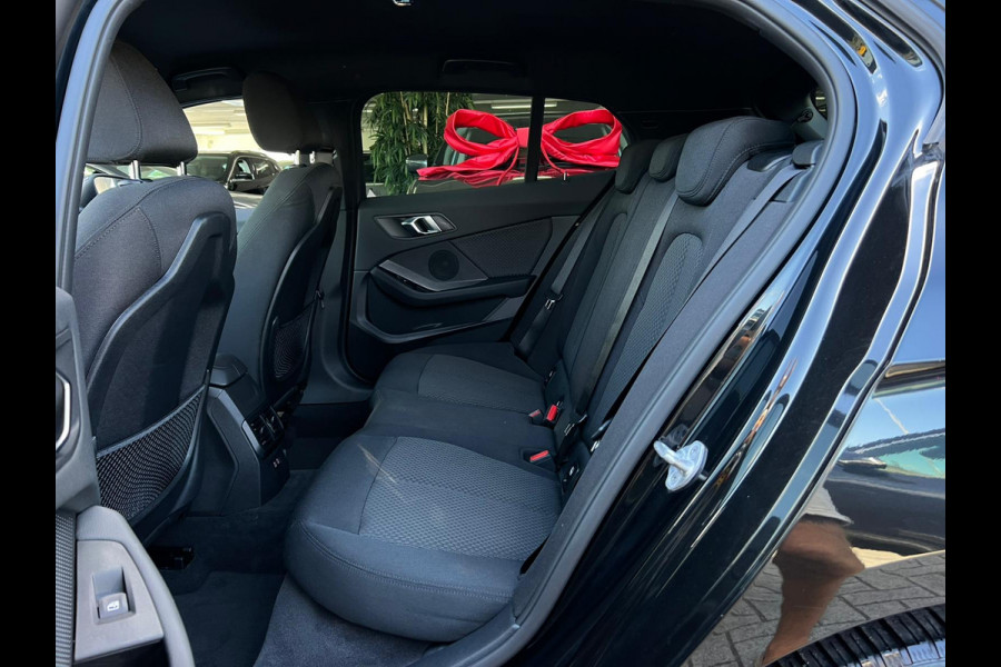 BMW 1-serie 118i Executive Edition NL AUTO | CAMERA | CARPLAY | KEYLESS | DEALER ONDERH |
