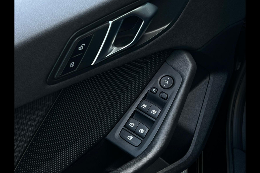 BMW 1-serie 118i Executive Edition NL AUTO | CAMERA | CARPLAY | KEYLESS | DEALER ONDERH |