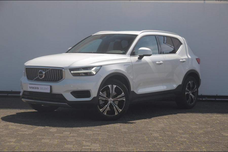 Volvo XC40 1.5 T4 Recharge Inscription / Adaptieve cruise control / BLIS / Lederen Bekleding / Elektrische stoel met geheugen / Parkeersenoren met camera / Elektrische achterklep / Apple carplay