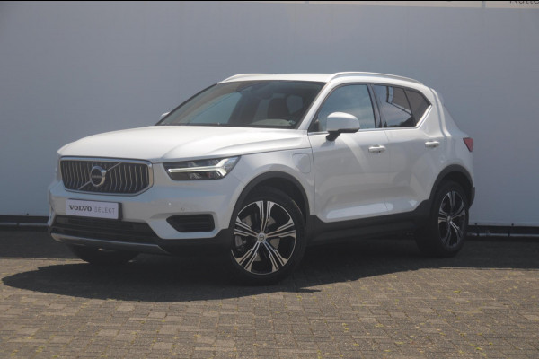 Volvo XC40 1.5 T4 Recharge Inscription / Adaptieve cruise control / BLIS / Lederen Bekleding / Elektrische stoel met geheugen / Parkeersenoren met camera / Elektrische achterklep / Apple carplay