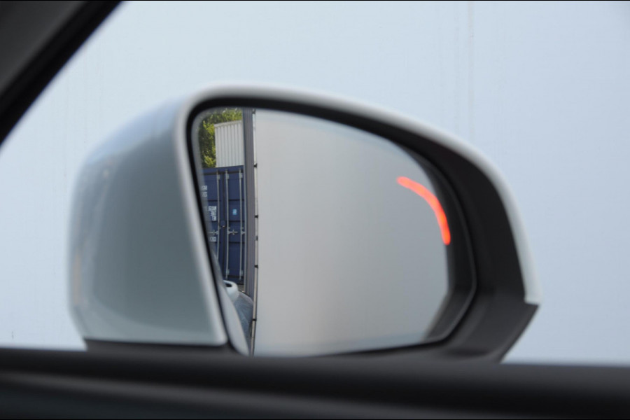 Volvo XC40 1.5 T4 Recharge Inscription / Adaptieve cruise control / BLIS / Lederen Bekleding / Elektrische stoel met geheugen / Parkeersenoren met camera / Elektrische achterklep / Apple carplay