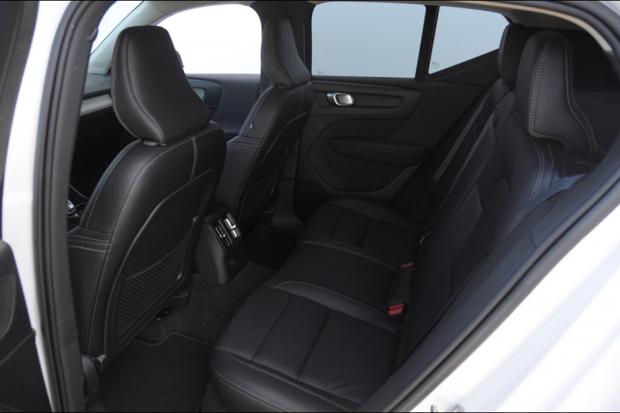 Volvo XC40 1.5 T4 Recharge Inscription / Adaptieve cruise control / BLIS / Lederen Bekleding / Elektrische stoel met geheugen / Parkeersenoren met camera / Elektrische achterklep / Apple carplay