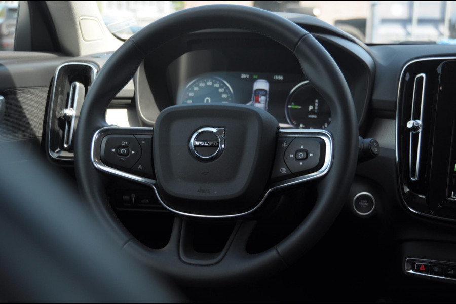 Volvo XC40 1.5 T4 Recharge Inscription / Adaptieve cruise control / BLIS / Lederen Bekleding / Elektrische stoel met geheugen / Parkeersenoren met camera / Elektrische achterklep / Apple carplay