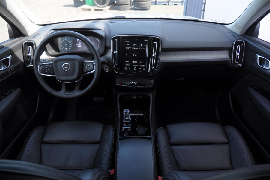 Volvo XC40 1.5 T4 Recharge Inscription / Adaptieve cruise control / BLIS / Lederen Bekleding / Elektrische stoel met geheugen / Parkeersenoren met camera / Elektrische achterklep / Apple carplay
