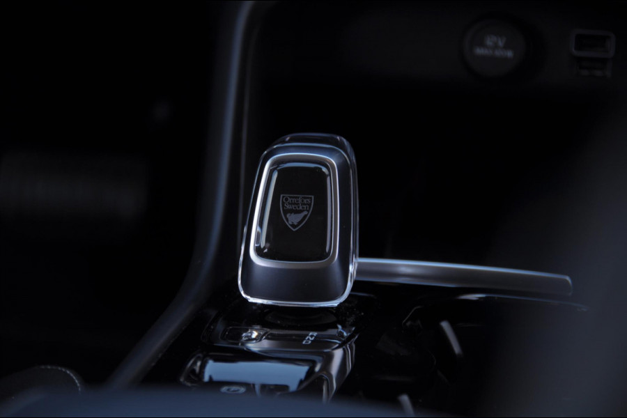 Volvo XC40 1.5 T4 Recharge Inscription / Adaptieve cruise control / BLIS / Lederen Bekleding / Elektrische stoel met geheugen / Parkeersenoren met camera / Elektrische achterklep / Apple carplay