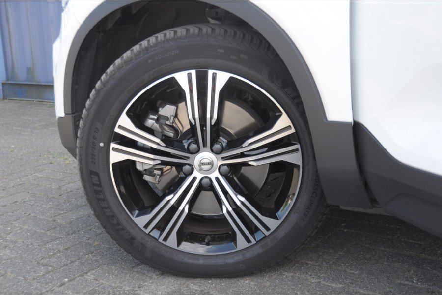 Volvo XC40 1.5 T4 Recharge Inscription / Adaptieve cruise control / BLIS / Lederen Bekleding / Elektrische stoel met geheugen / Parkeersenoren met camera / Elektrische achterklep / Apple carplay