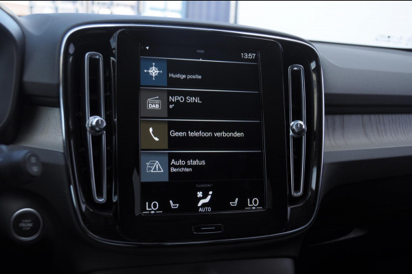 Volvo XC40 1.5 T4 Recharge Inscription / Adaptieve cruise control / BLIS / Lederen Bekleding / Elektrische stoel met geheugen / Parkeersenoren met camera / Elektrische achterklep / Apple carplay
