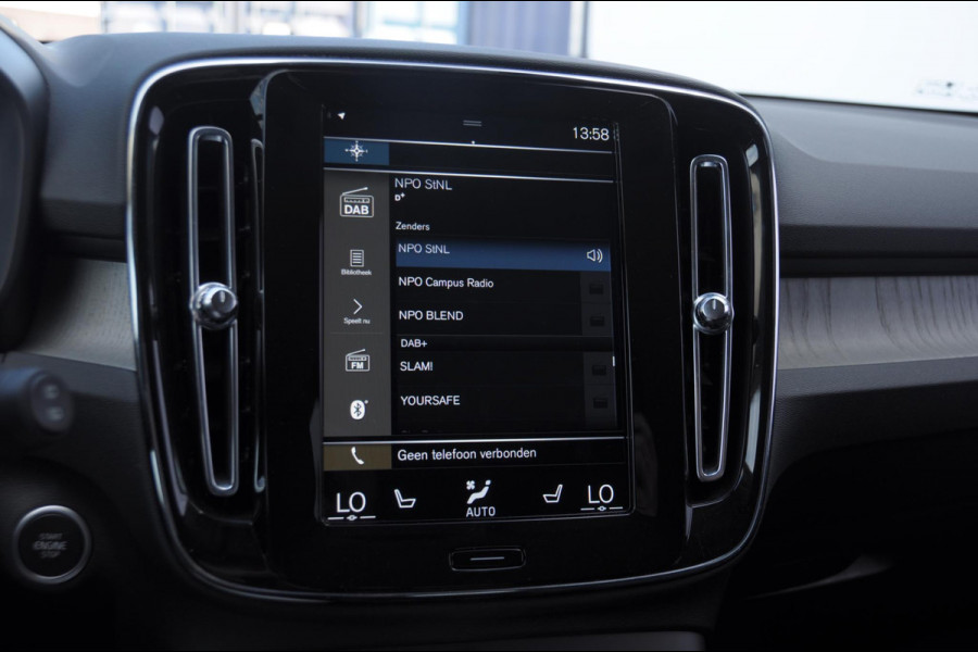 Volvo XC40 1.5 T4 Recharge Inscription / Adaptieve cruise control / BLIS / Lederen Bekleding / Elektrische stoel met geheugen / Parkeersenoren met camera / Elektrische achterklep / Apple carplay