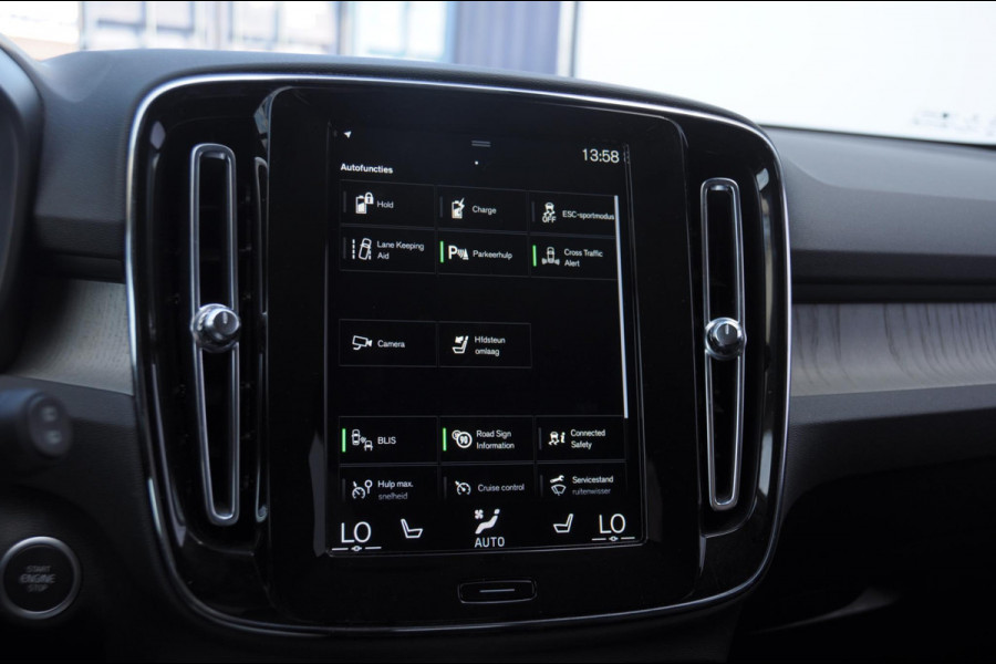 Volvo XC40 1.5 T4 Recharge Inscription / Adaptieve cruise control / BLIS / Lederen Bekleding / Elektrische stoel met geheugen / Parkeersenoren met camera / Elektrische achterklep / Apple carplay