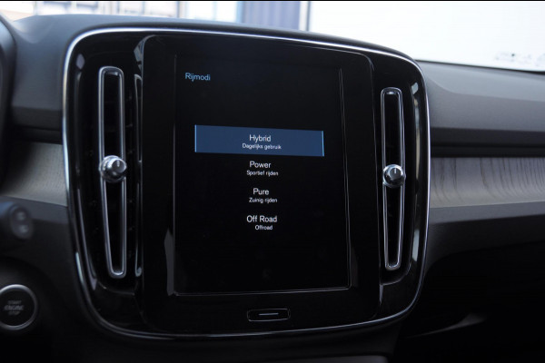 Volvo XC40 1.5 T4 Recharge Inscription / Adaptieve cruise control / BLIS / Lederen Bekleding / Elektrische stoel met geheugen / Parkeersenoren met camera / Elektrische achterklep / Apple carplay