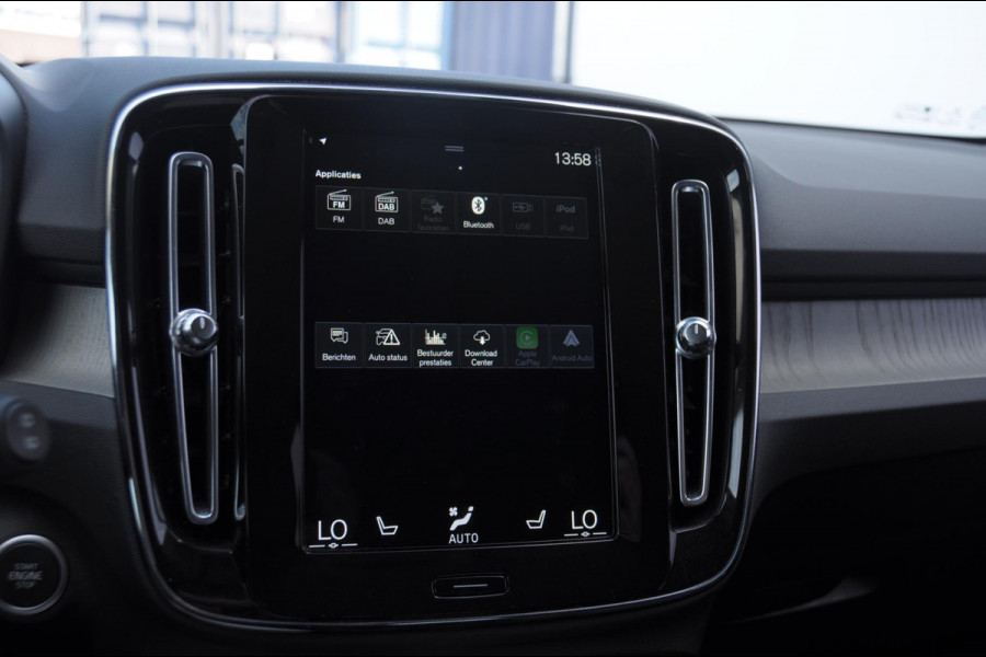 Volvo XC40 1.5 T4 Recharge Inscription / Adaptieve cruise control / BLIS / Lederen Bekleding / Elektrische stoel met geheugen / Parkeersenoren met camera / Elektrische achterklep / Apple carplay