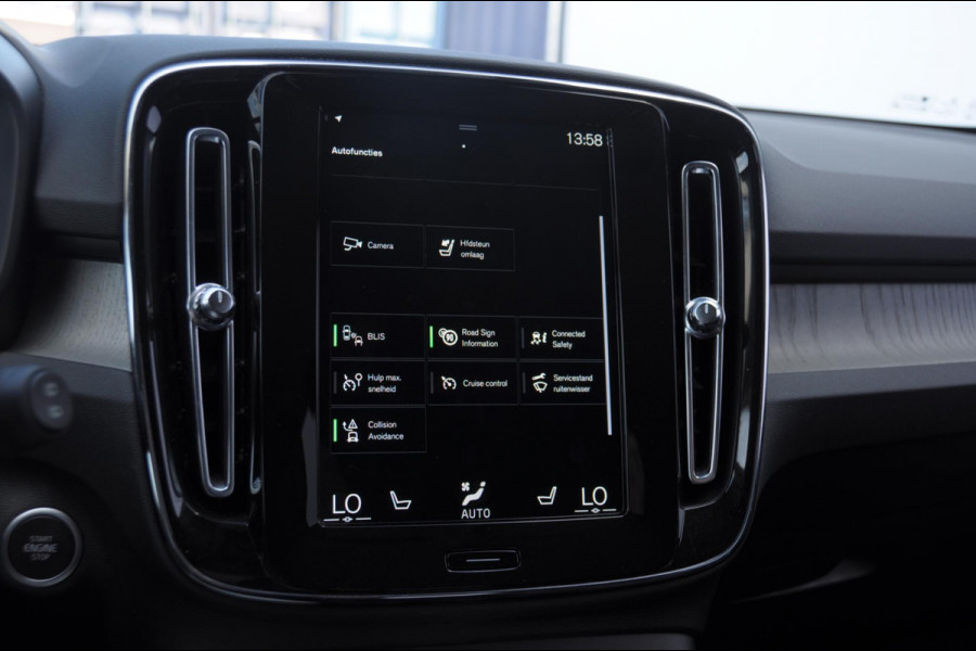 Volvo XC40 1.5 T4 Recharge Inscription / Adaptieve cruise control / BLIS / Lederen Bekleding / Elektrische stoel met geheugen / Parkeersenoren met camera / Elektrische achterklep / Apple carplay