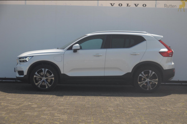 Volvo XC40 1.5 T4 Recharge Inscription / Adaptieve cruise control / BLIS / Lederen Bekleding / Elektrische stoel met geheugen / Parkeersenoren met camera / Elektrische achterklep / Apple carplay