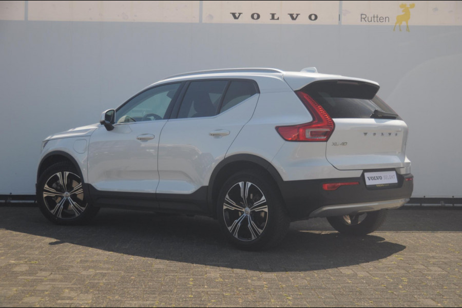 Volvo XC40 1.5 T4 Recharge Inscription / Adaptieve cruise control / BLIS / Lederen Bekleding / Elektrische stoel met geheugen / Parkeersenoren met camera / Elektrische achterklep / Apple carplay