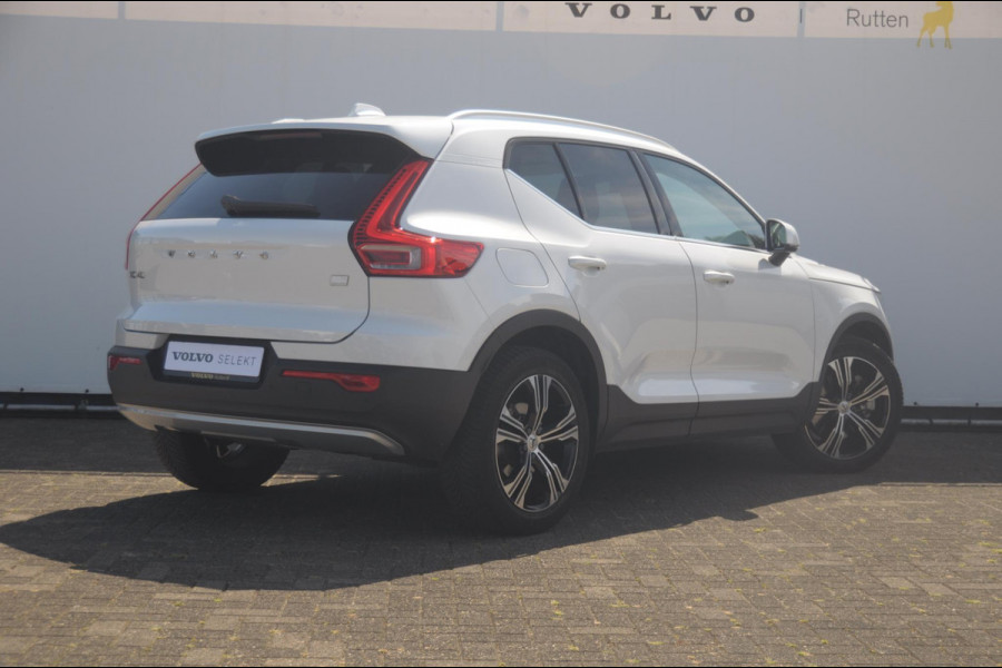 Volvo XC40 1.5 T4 Recharge Inscription / Adaptieve cruise control / BLIS / Lederen Bekleding / Elektrische stoel met geheugen / Parkeersenoren met camera / Elektrische achterklep / Apple carplay