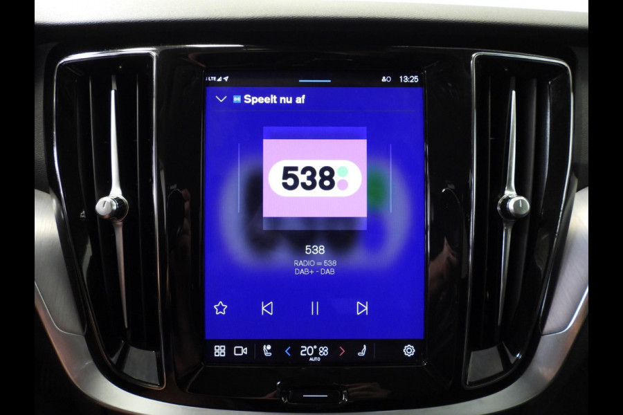 Volvo V60 2.0 T6 Plug-in Hybrid AWD Core Bright NAVI/CAMERA/TREKHAAK/LED/18"LMV!