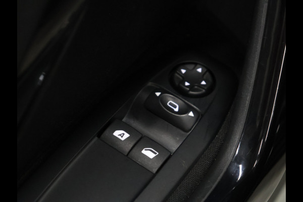 Peugeot 208 1.2 PureTech Allure [APPLE CARPLAY, ANDROID AUTO, CRUISE CONTROL, BLUETOOTH VERBINDING, AUTOMATISCHE AIRCO, GETINT GLAS, NIEUWSTAAT]