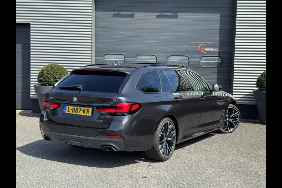 BMW 5 Serie Touring 540d xDrive High Executive M-Sport | Panoramadak | Camera | Head-Up Display | 20 Inch Lichtmetalen Velgen |