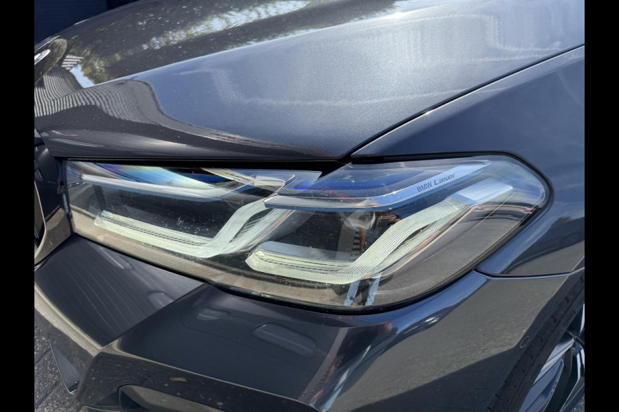 BMW 5 Serie Touring 540d xDrive High Executive M-Sport | Panoramadak | Camera | Head-Up Display | 20 Inch Lichtmetalen Velgen |