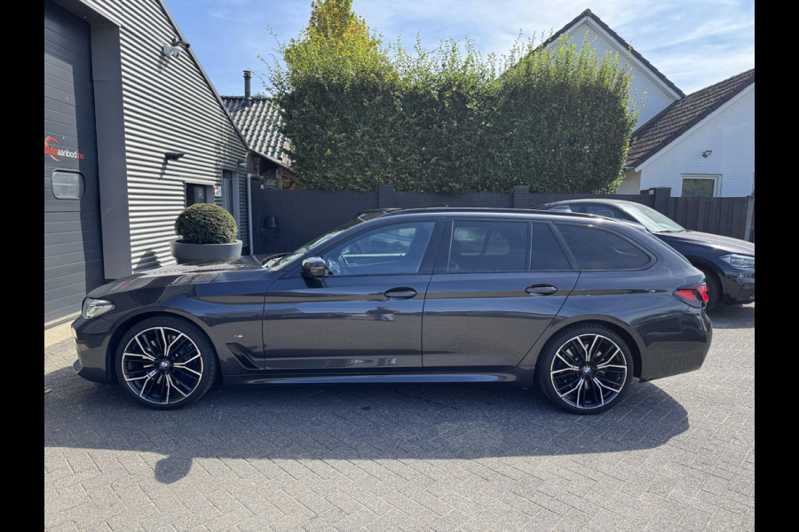BMW 5 Serie Touring 540d xDrive High Executive M-Sport | Panoramadak | Camera | Head-Up Display | 20 Inch Lichtmetalen Velgen |