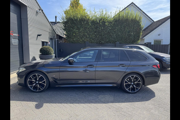 BMW 5 Serie Touring 540d xDrive High Executive M-Sport | Panoramadak | Camera | Head-Up Display | 20 Inch Lichtmetalen Velgen |
