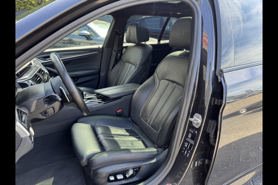 BMW 5 Serie Touring 540d xDrive High Executive M-Sport | Panoramadak | Camera | Head-Up Display | 20 Inch Lichtmetalen Velgen |