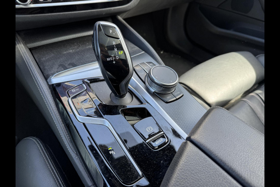 BMW 5 Serie Touring 540d xDrive High Executive M-Sport | Panoramadak | Camera | Head-Up Display | 20 Inch Lichtmetalen Velgen |