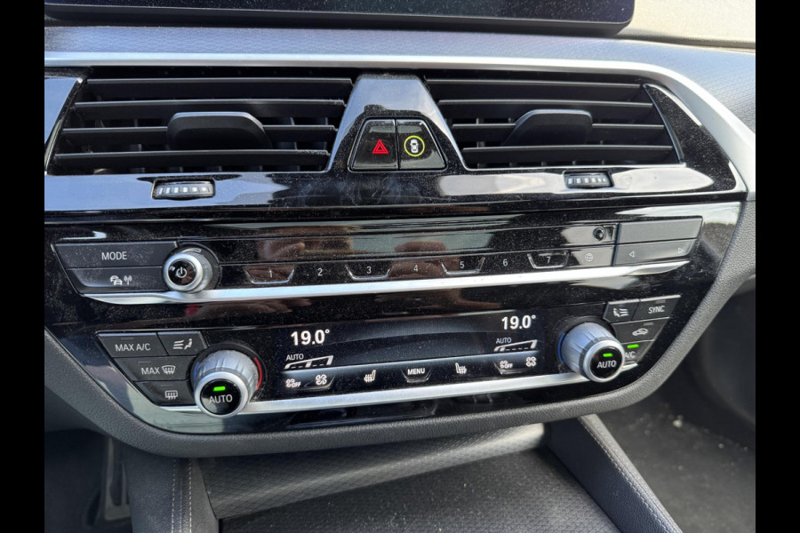 BMW 5 Serie Touring 540d xDrive High Executive M-Sport | Panoramadak | Camera | Head-Up Display | 20 Inch Lichtmetalen Velgen |