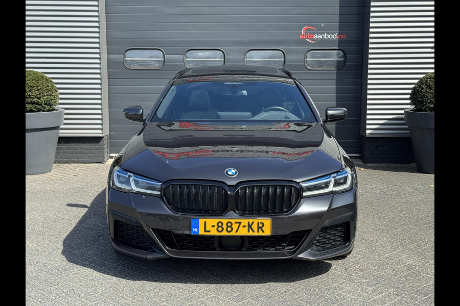 BMW 5 Serie Touring 540d xDrive High Executive M-Sport | Panoramadak | Camera | Head-Up Display | 20 Inch Lichtmetalen Velgen |