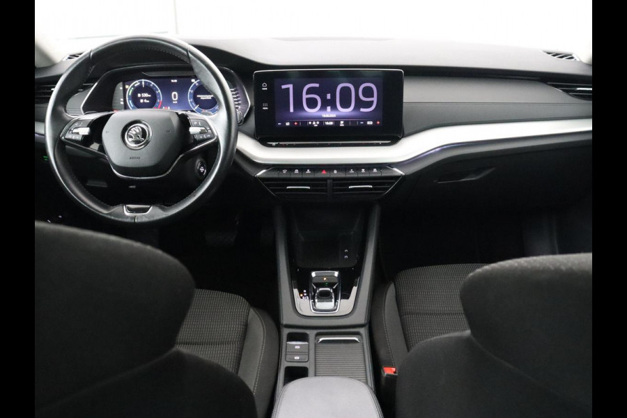 Škoda Octavia 1.4 TSI iV Business Edition | Camera | Sfeerverlichting | Carplay | Navigatie | Digital Cockpit | Full LED | Cruise control | DAB | Climate control | PHEV | Plug In