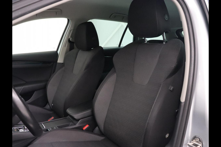 Škoda Octavia 1.4 TSI iV Business Edition | Camera | Sfeerverlichting | Carplay | Navigatie | Digital Cockpit | Full LED | Cruise control | DAB | Climate control | PHEV | Plug In