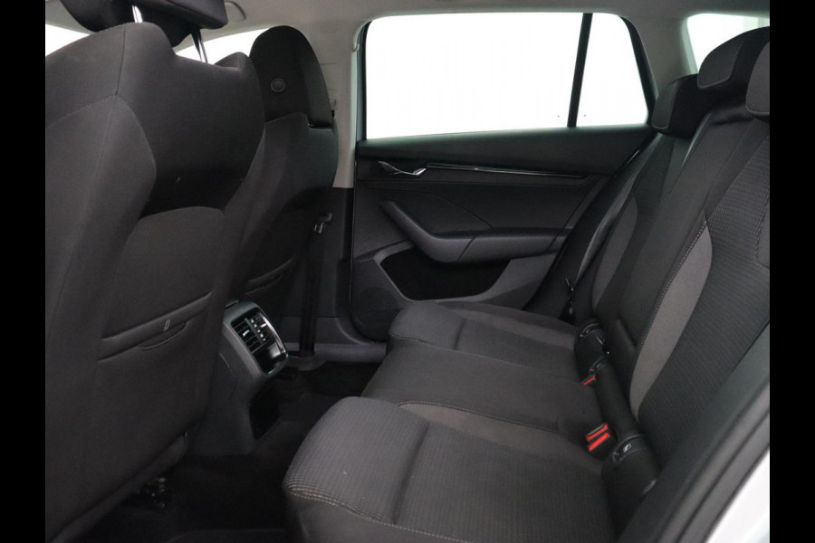 Škoda Octavia 1.4 TSI iV Business Edition | Camera | Sfeerverlichting | Carplay | Navigatie | Digital Cockpit | Full LED | Cruise control | DAB | Climate control | PHEV | Plug In
