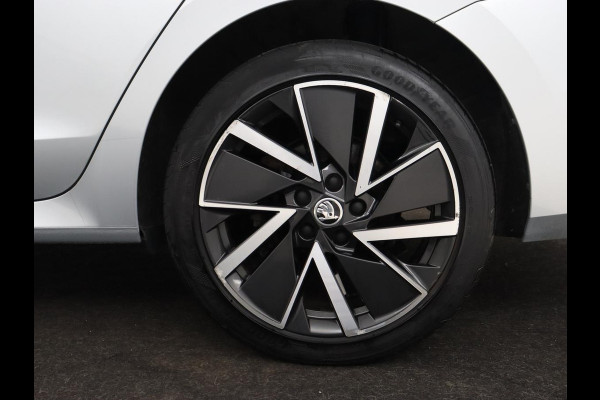 Škoda Octavia 1.4 TSI iV Business Edition | Camera | Sfeerverlichting | Carplay | Navigatie | Digital Cockpit | Full LED | Cruise control | DAB | Climate control | PHEV | Plug In