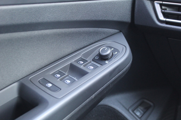 Volkswagen Golf 1.4 eHybrid Style | Elek. Trekhaak | Stoelverwarming | Dealer Ond.