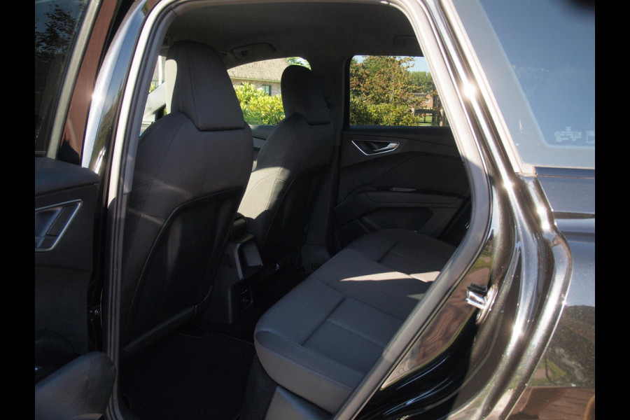 Audi Q4 e-tron 40 Advanced edition 77 kWh | Apple Carplay | Black Optic | Parkeersensoren | Navi |
