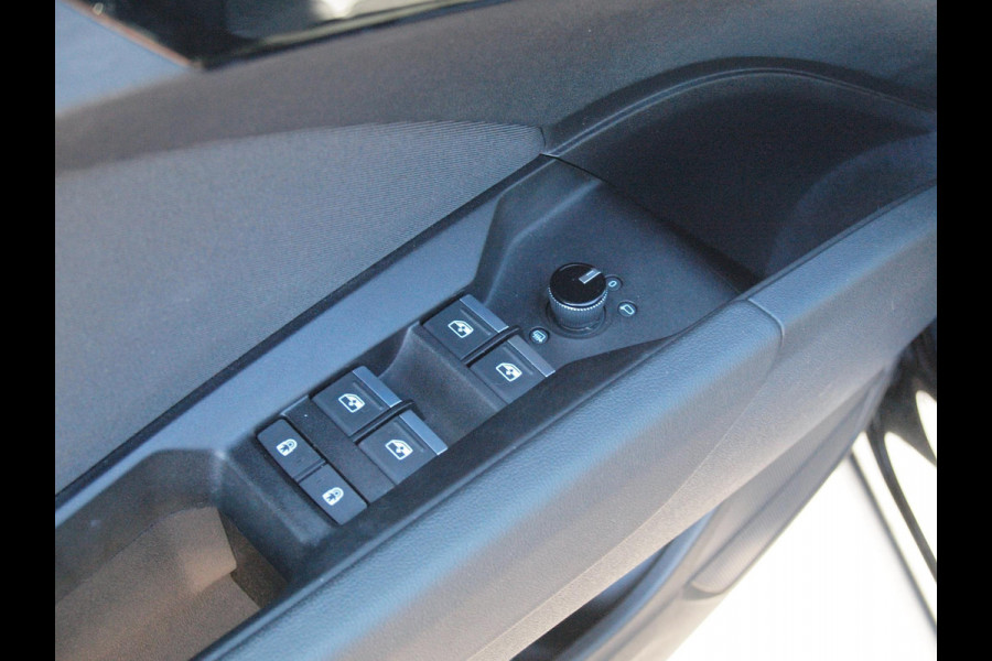 Audi Q4 e-tron 40 Advanced edition 77 kWh | Apple Carplay | Black Optic | Parkeersensoren | Navi |