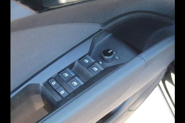 Audi Q4 e-tron 40 Advanced edition 77 kWh | Apple Carplay | Black Optic | Parkeersensoren | Navi |