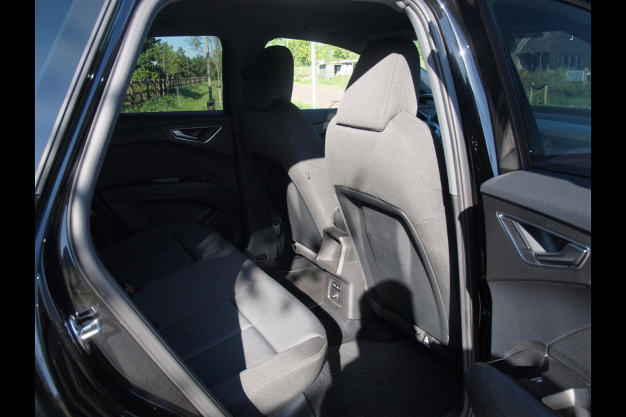 Audi Q4 e-tron 40 Advanced edition 77 kWh | Apple Carplay | Black Optic | Parkeersensoren | Navi |