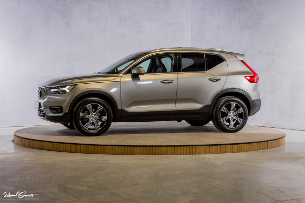 Volvo XC40 1.5 T3 Inscription | Adaptieve cruise | Panorama dak | Zwenkbare trekhaak | Harman Kardon |