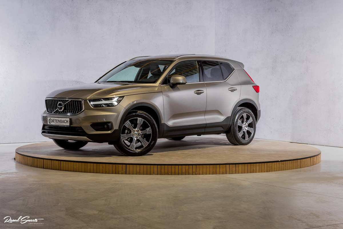 Volvo XC40 1.5 T3 Inscription | Adaptieve cruise | Panorama dak | Zwenkbare trekhaak | Harman Kardon |
