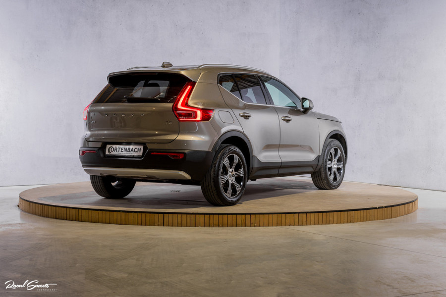 Volvo XC40 1.5 T3 Inscription | Adaptieve cruise | Panorama dak | Zwenkbare trekhaak | Harman Kardon |