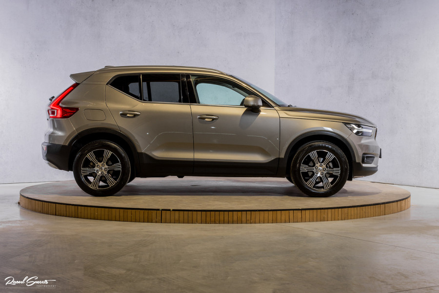 Volvo XC40 1.5 T3 Inscription | Adaptieve cruise | Panorama dak | Zwenkbare trekhaak | Harman Kardon |
