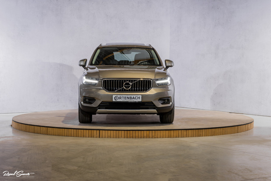 Volvo XC40 1.5 T3 Inscription | Adaptieve cruise | Panorama dak | Zwenkbare trekhaak | Harman Kardon |
