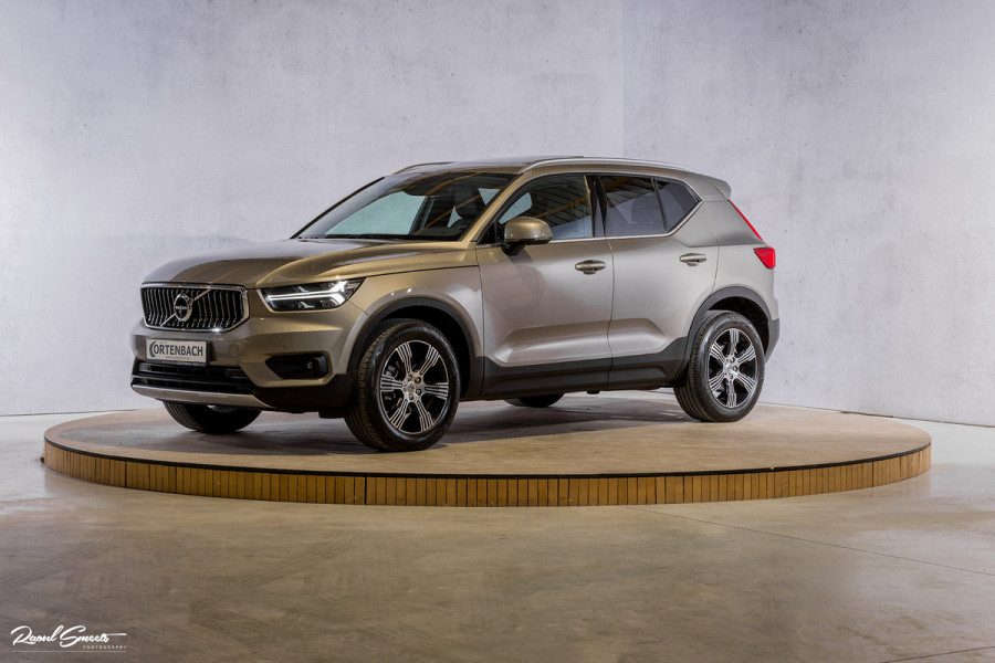 Volvo XC40 1.5 T3 Inscription | Adaptieve cruise | Panorama dak | Zwenkbare trekhaak | Harman Kardon |